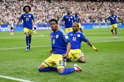 Khoảnh khắc lịch sử của quốc gia nhỏ nhất từng dự World Cup
