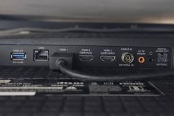 Chú ý cổng này nếu không muốn làm hỏng TV