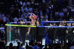 Thất bại gây sốc tại sự kiện UFC ở Nhà Trắng