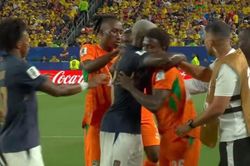 Cái ôm gây bão mạng tại World Cup 2026