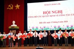 Đắk Lắk công bố nhiều quyết định quan trọng về công tác cán bộ