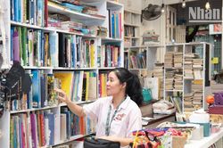 Từ kệ sách 'ông ngoại' tới tủ sách miễn phí cho cộng đồng