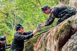 Bộ Chỉ huy quân sự tỉnh Tuyên Quang tiếp tục tìm kiếm được 2 hài cốt liệt sĩ tại điểm cao 685