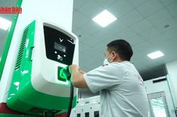 [Video] Tăng tốc hạ tầng sạc xe điện