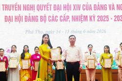 Ph&uacute; Thọ trao giải 15 b&aacute;o c&aacute;o vi&ecirc;n, tuy&ecirc;n truyền vi&ecirc;n xuất sắc