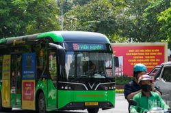 Miễn phí xe buýt trong Vành đai 1 hỗ trợ người dân chuyển đổi giao thông xanh