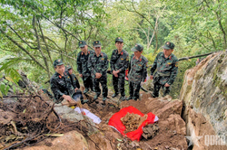 Bộ CHQS tỉnh Tuyên Quang tiếp tục tìm kiếm được 2 hài cốt liệt sĩ tại điểm cao 685