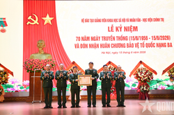 Hệ Đào tạo giảng viên Khoa học xã hội và nhân văn (Học viện Chính trị) đón nhận Huân chương Bảo vệ Tổ quốc hạng Ba