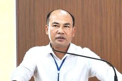 Bắt cựu chủ tịch xã nhận hối lộ