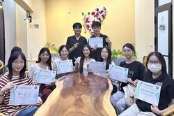 Giữa áp lực thành tích, có một lớp học chọn cách dịu dàng