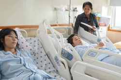 Giữ lại ánh sáng giúp chị em sinh đôi mắc bệnh hiếm