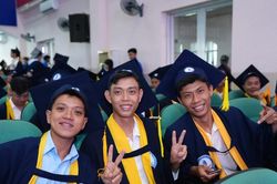 Trường Đại học Đồng Tháp trao bằng tốt nghiệp cho 156 tân cử nhân