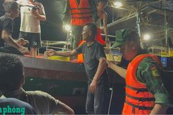 Ch&igrave;m t&agrave;u c&aacute;, 3 thuyền vi&ecirc;n được cứu nạn kịp thời
