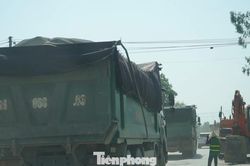 Tuyến đường oằn mình gánh hàng trăm lượt xe tải mỗi ngày