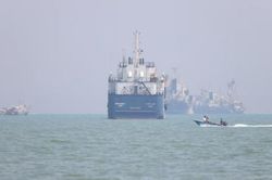 Duy nhất một tàu đi qua eo biển Hormuz sau khi Mỹ và Iran đạt được thỏa thuận