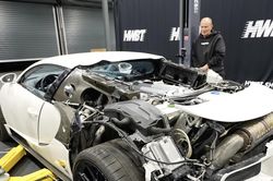 Tự bảo dưỡng Bugatti, chủ xe 'sốc' vì chi phí thấp hơn 15 lần so với chính hãng