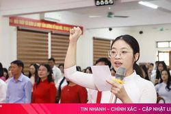 60 học sinh Trường THPT Chuyên Hà Tĩnh vinh dự đứng vào hàng ngũ của Đảng
