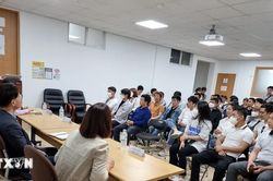 Lao động chính thức tại Hàn Quốc giảm lần đầu tiên sau hơn 26 năm