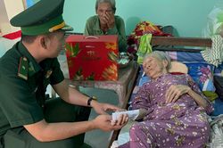 Người lính Biên phòng là điểm tựa trong lòng dân