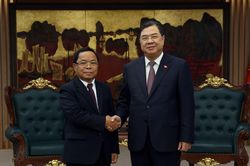Phó Thủ tướng Thường trực Phạm Gia Túc tiếp Phó Thủ tướng, Bộ trưởng Bộ Tư pháp Lào Khăm-phăn Phôm-mạ-thắt