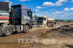 Quảng Trị y&ecirc;u cầu xử l&yacute; dứt điểm bụi tại c&ocirc;ng trường s&acirc;n bay