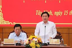 Bộ trưởng Bộ Xây dựng làm việc với Tây Ninh về hạ tầng giao thông và nhà ở xã hội