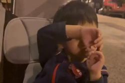Ngày nào cũng đòi đi tìm mẹ, bé trai 3 tuổi chưa biết sự thật đau lòng phía sau