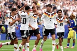 Leroy Sané dứt điểm quá tệ nhưng ca ngợi hàng công tuyển Đức