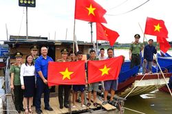 Tiếp thêm động lực cho người dân đất Mỏ nơi đầu sóng