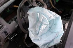 Triệu hồi hàng trăm nghìn xe ô tô tại Việt Nam vì lỗi túi khí Takata
