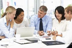 H&agrave; Nội: Ủy quyền cấp x&atilde; giải quyết c&aacute;c thủ tục li&ecirc;n quan giấy ph&eacute;p cho lao động nước ngo&agrave;i