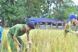 Lắng nghe nhân dân, tận tâm phục vụ