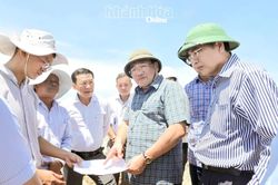 Phó Chủ tịch UBND tỉnh Trịnh Minh Hoàng kiểm tra tiến độ giải phóng mặt bằng các dự án trọng điểm tại Cà Ná