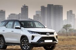 Toyota Fortuner 2026: Cập nhật giá lăn bánh và thông số kỹ thuật mới nhất