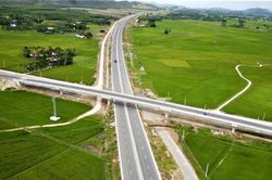 13 tuyến cao tốc Bắc - Nam ph&iacute;a Đ&ocirc;ng chuẩn bị thu ph&iacute;: Mức cao nhất 1.300 đồng/km