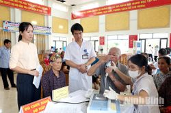 Khám sàng lọc miễn phí cho người dân xã Gia Hưng