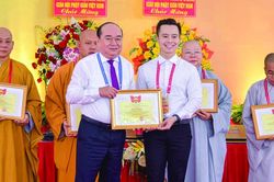 Người trẻ phụng sự trong ngôi nhà Giáo hội