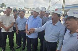 Bộ trưởng Trần Hồng Minh: Xử l&yacute; dứt điểm vướng mắc để đường Hồ Ch&iacute; Minh c&aacute;n đ&iacute;ch đ&uacute;ng hẹn