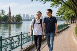 Để mỗi kilomet Hồ Tây đều có một câu chuyện để kể (tản văn)