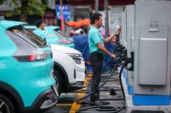Bãi đỗ xe công trình mới ở Hà Nội phải dành 30% chỗ đỗ làm trạm sạc