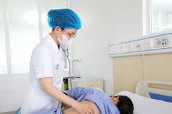 Người bệnh ung thư nhập viện sau 2 ngày chỉ uống nước kiềm