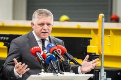 Thủ tướng Slovakia yêu cầu EU đền bù số vũ khí đã viện trợ Ukraine