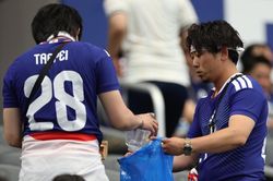 FIFA khen ngợi hình ảnh của CĐV Nhật Bản trên khán đài World Cup