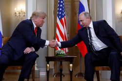 Tổng thống Putin ch&uacute;c mừng sinh nhật &ocirc;ng Trump qua điện thoại