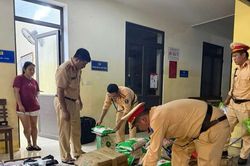 CSGT Tuyên Quang phát hiện, thu giữ hơn 400 kg xúc xích, lạp xưởng nhập lậu