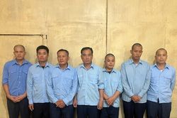 Hà Nội triệt phá ổ nhóm khai thác cát trái phép quy mô lớn
