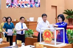 Hà Nội lý giải hỗ trợ hộ nghèo 20 triệu đồng đổi xe điện