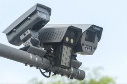 Camera AI ph&aacute;t hiện 103 trường hợp vượt đ&egrave;n đỏ trong 24 giờ