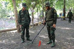 Dùng radar xuyên đất tìm hố chôn tập thể liệt sĩ tại Công viên Lê Thị Riêng