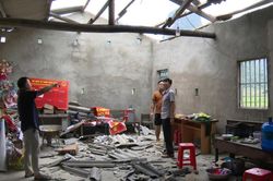 Sạt lở đá làm đổ nhà dân tại xóm Tắc Kha, xã Quảng Uyên